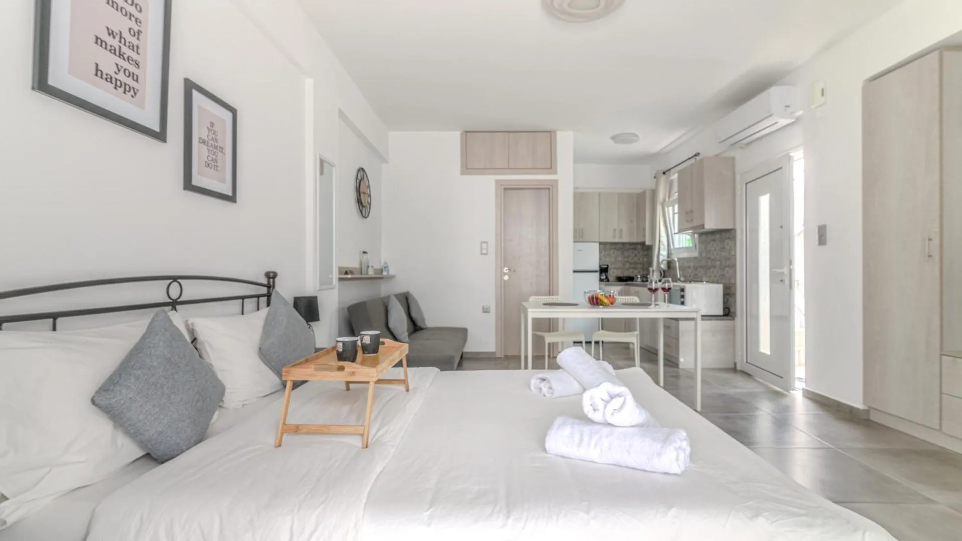 Spacious Flat For Friends & Couples With Balcony Heraklion  Apartment Heraklion (Crete)