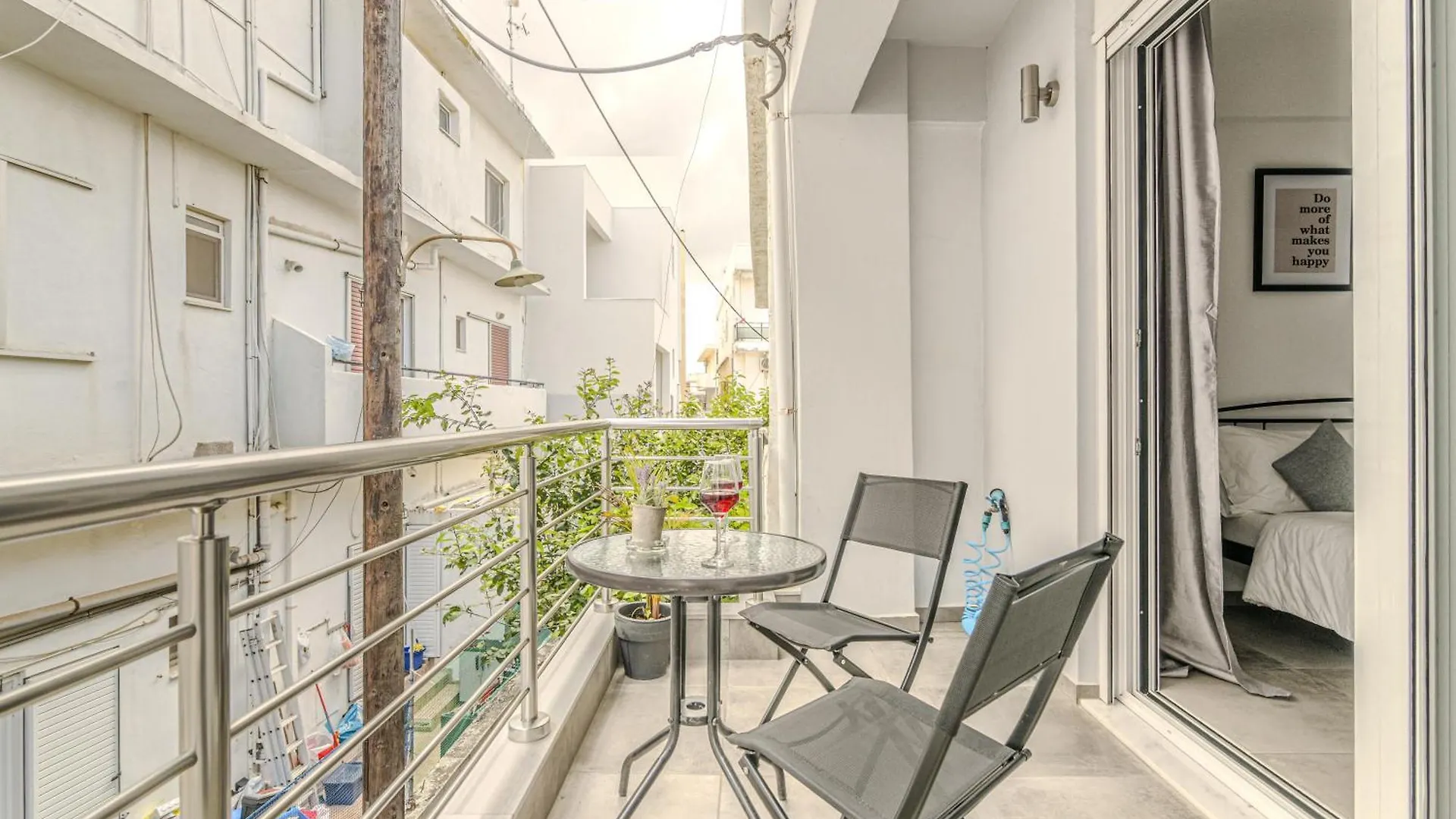 Spacious Flat For Friends & Couples With Balcony Heraklion  0*, Heraklion (Crete)