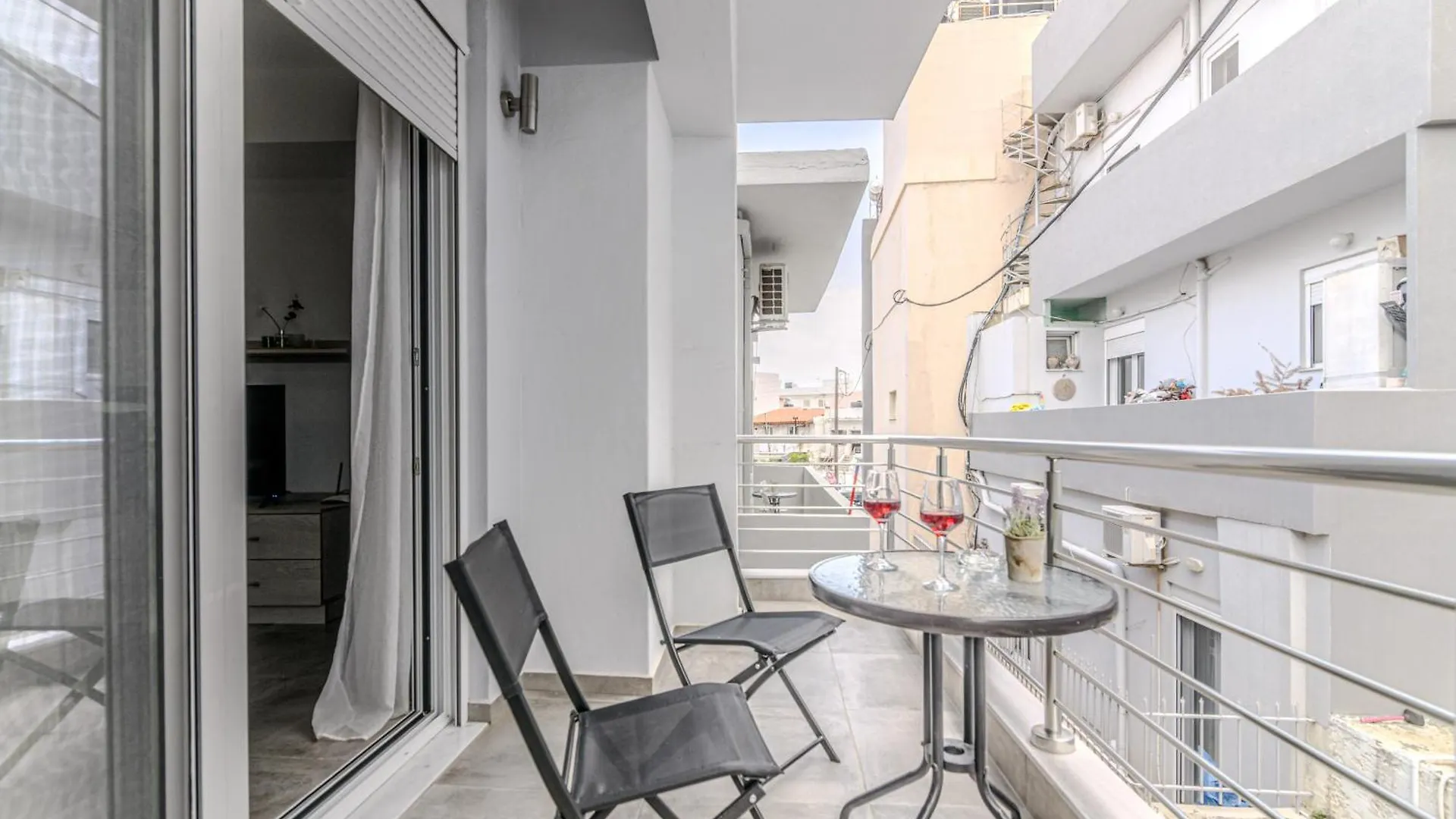 Spacious Flat For Friends & Couples With Balcony Heraklion  Apartment
