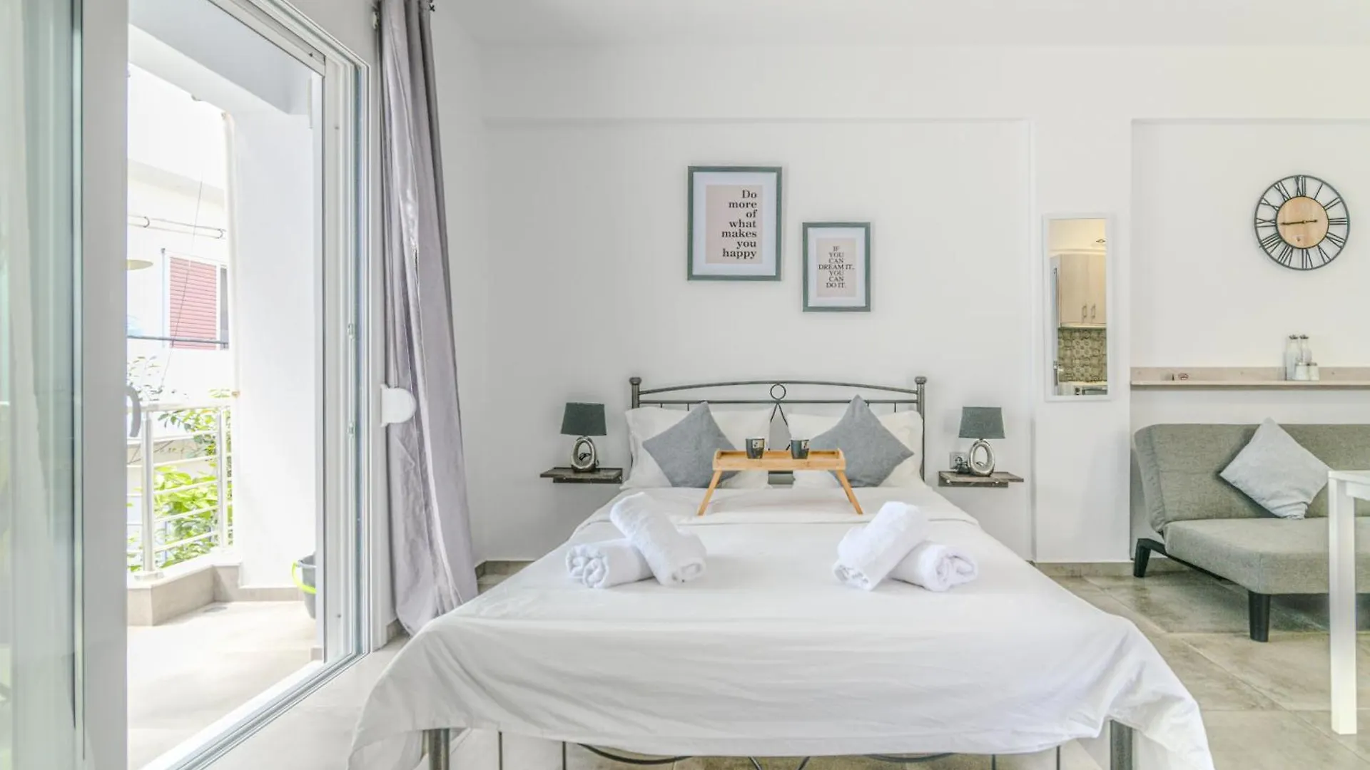 Spacious Flat For Friends & Couples With Balcony Heraklion